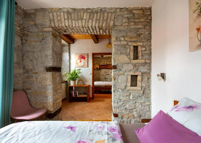 Apartment Roza *